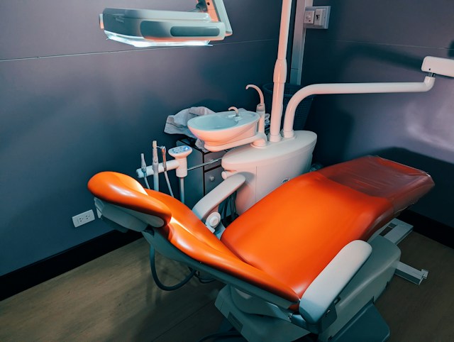 Complete Dental Unit — LED Light & Scaler
