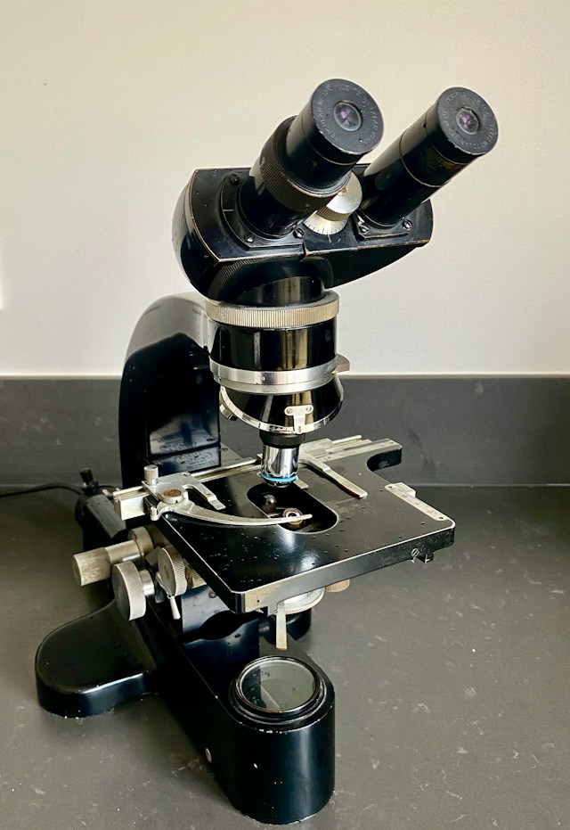 Binocular Laboratory Microscope — 4 Objectives